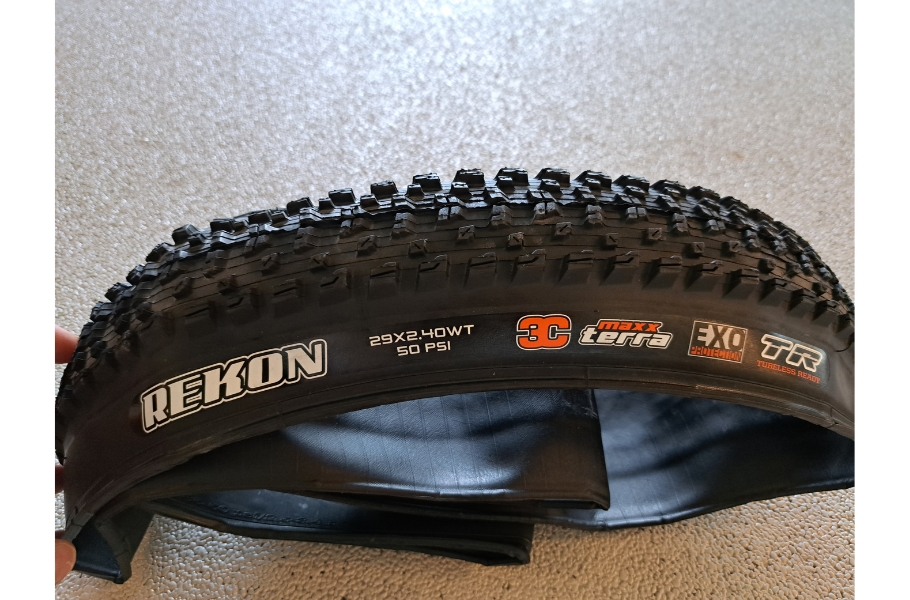 MAXXIS TIRE BUNDLE - 3C MAXX TERRA - EXO PROTECTION - TUBELESS READY (REKON 29X2.40 WT + MINION DHF 29X2.50 WT) + 2X STAN'S NO TUBES TIRE SEALANT