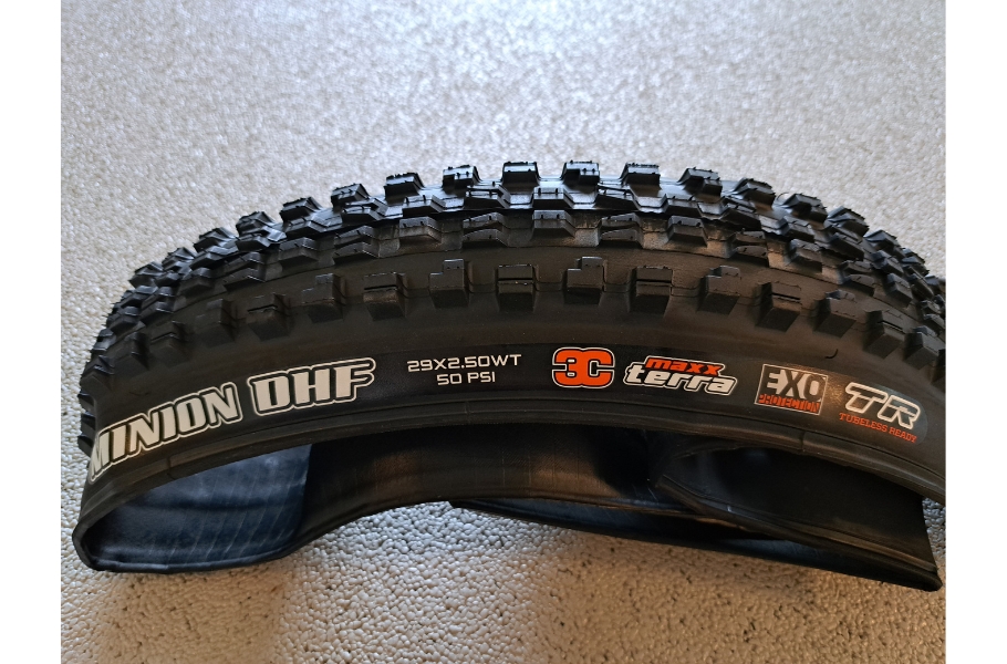 MAXXIS TIRE BUNDLE - 3C MAXX TERRA - EXO PROTECTION - TUBELESS READY (REKON 29X2.40 WT + MINION DHF 29X2.50 WT) + 2X STAN'S NO TUBES TIRE SEALANT