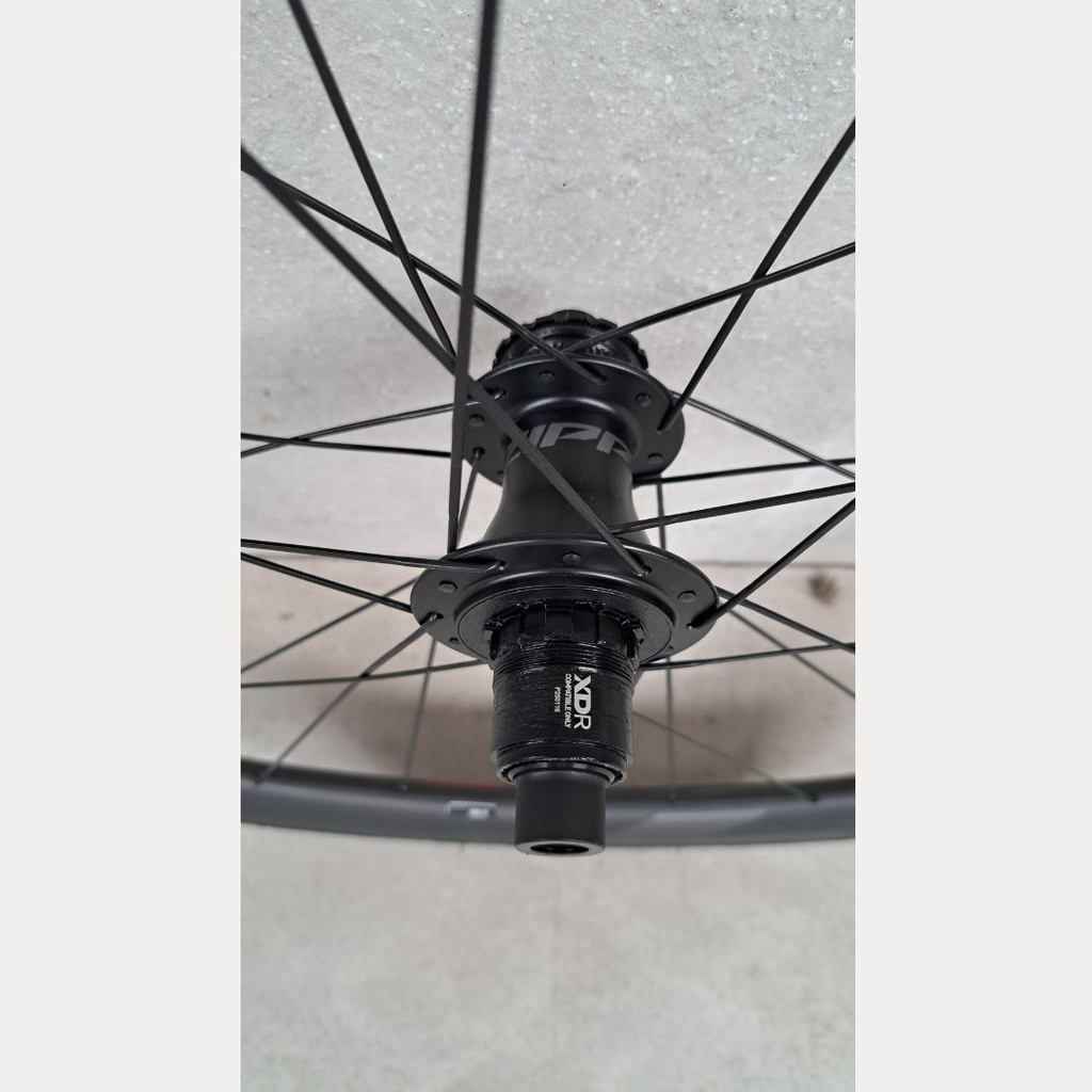 ZIPP 303 FIRECREST XDR (incl. banden Hutchinson Blackbird 28mm TLR)